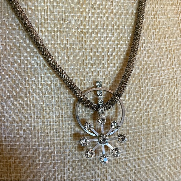 Elegant Swarovski Style Gold Mesh with Crystals Chain Necklace - Picture 3 of 9